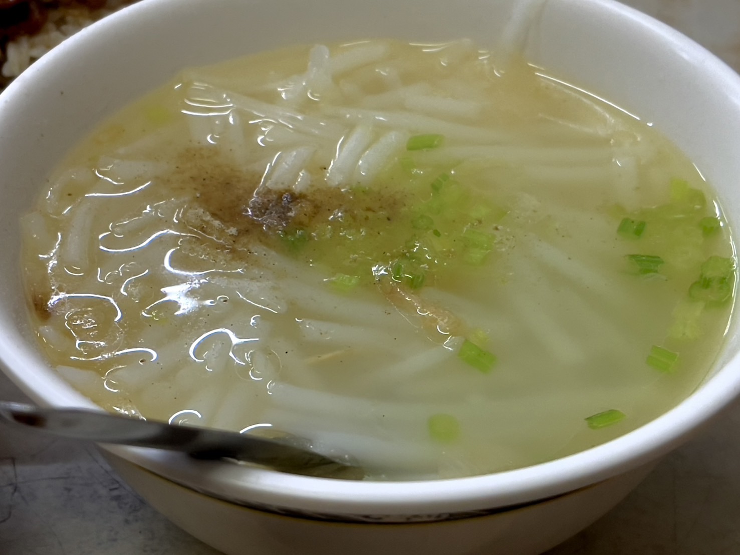 廖家米粉湯 | 位於西門町國賓戲院對面的深夜食堂，網紅 Sean逛吃TV 一吃就愛上 @傑哥的閒暇人生