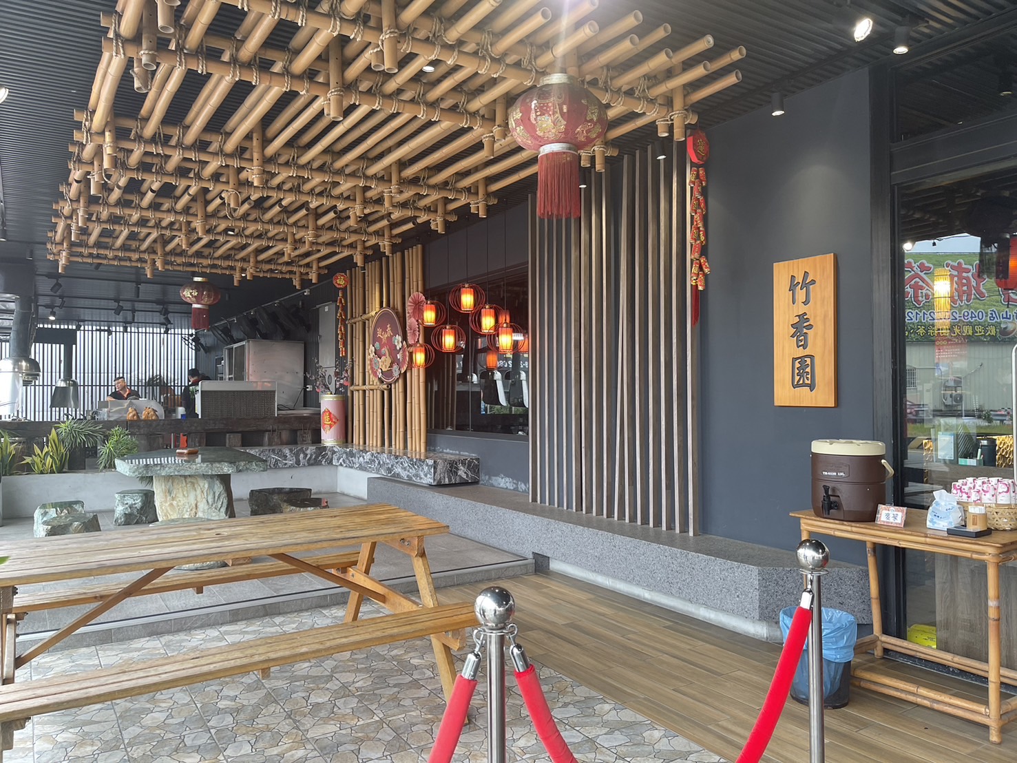 竹香園甕缸雞 竹山店 |  南投紫南宮還願必吃，發跡於台南關仔嶺的美味烤雞 @傑哥的閒暇人生