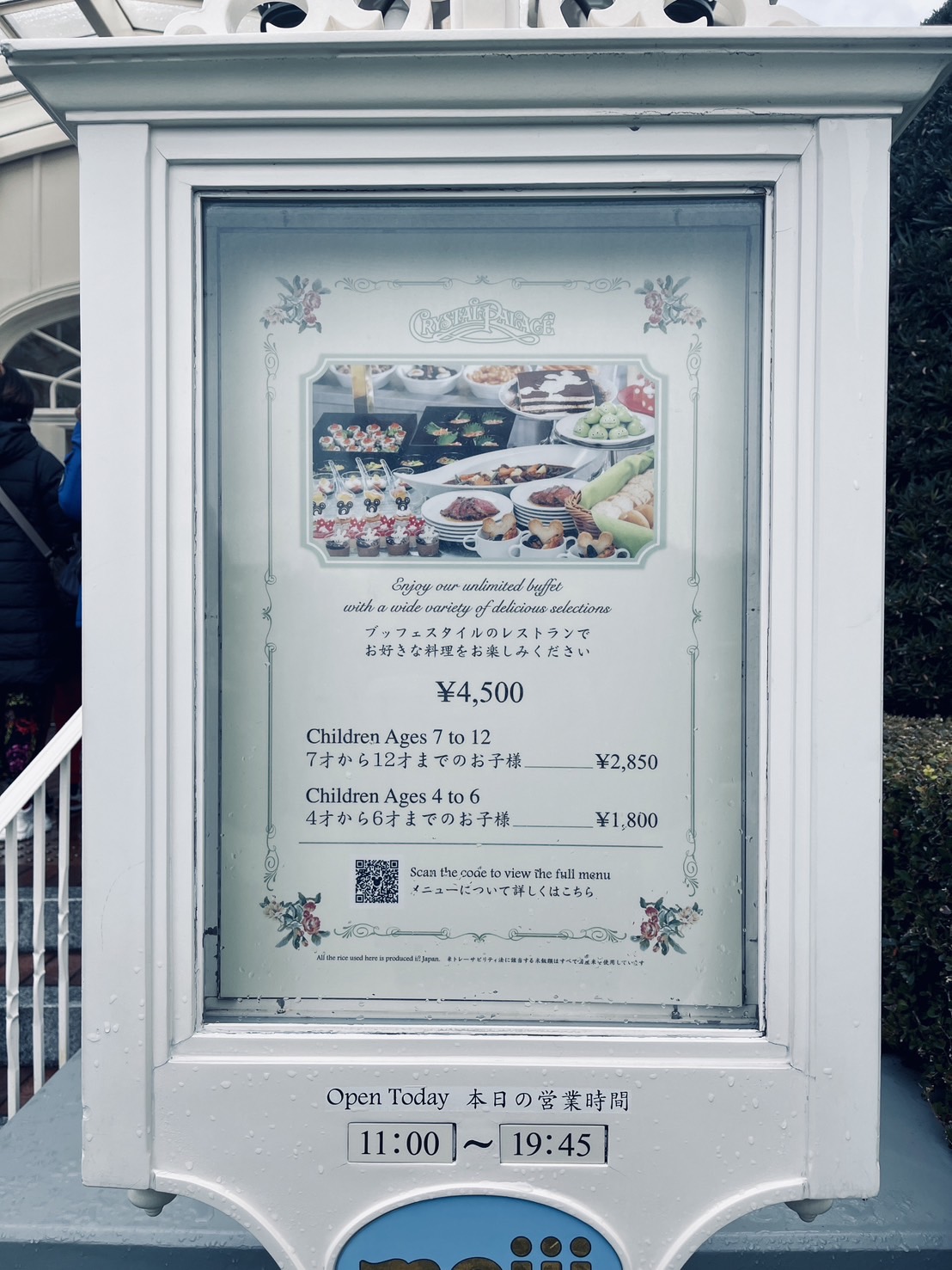 東京迪士尼水晶宮餐廳 | 在東京迪士尼裡面的吃到飽餐廳，一人居然不用千元，還可以三眼怪吃到爽 @傑哥的閒暇人生