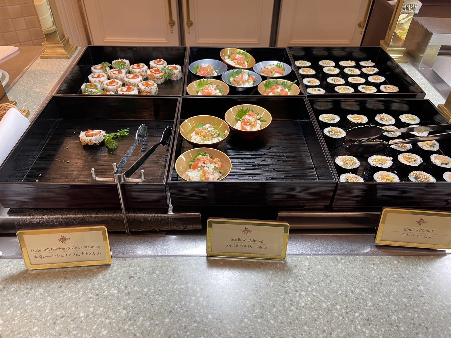 東京迪士尼水晶宮餐廳 | 在東京迪士尼裡面的吃到飽餐廳，一人居然不用千元，還可以三眼怪吃到爽 @傑哥的閒暇人生