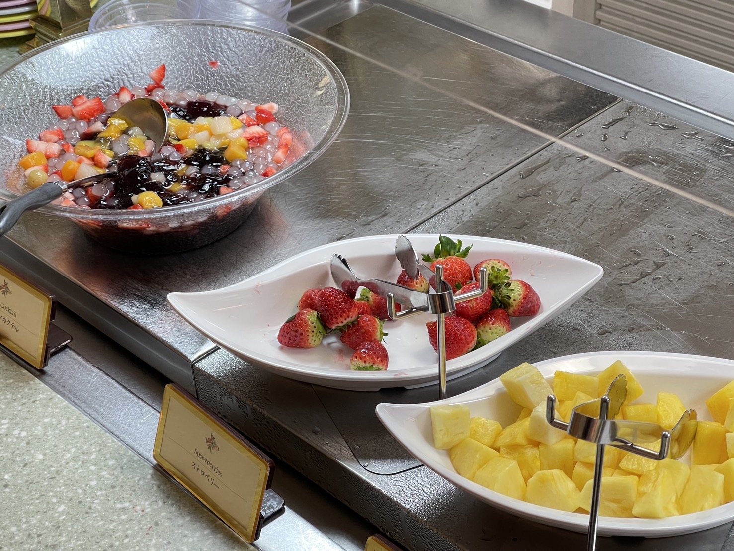 東京迪士尼水晶宮餐廳 | 在東京迪士尼裡面的吃到飽餐廳，一人居然不用千元，還可以三眼怪吃到爽 @傑哥的閒暇人生