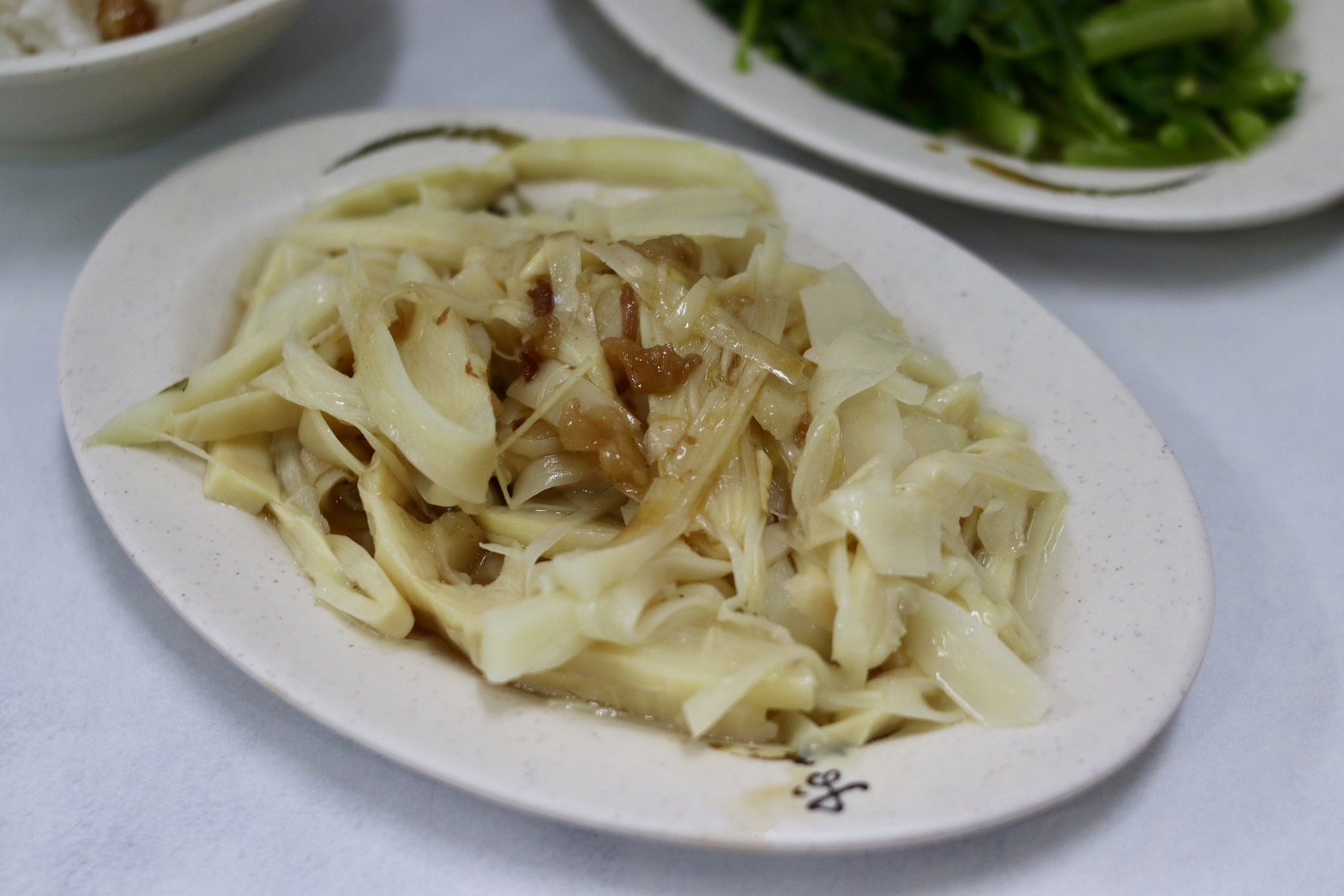 【苗栗竹南】冠友滷肉飯 | 苗栗竹南在地最強滷肉飯，對面還有⟪瑪露連嫩仙草⟫，飯後來一杯剛剛好 @傑哥的閒暇人生