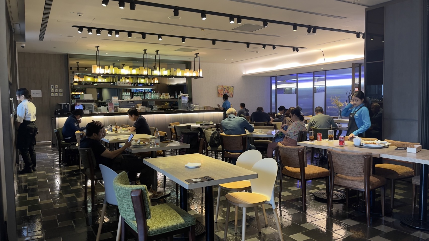 桃園機場T1 畢卓樂地餐廳 Bistro:D  | B5登機門的美味餐廳，龍騰出行 DragonPass 也可以使用喔 @傑哥的閒暇人生